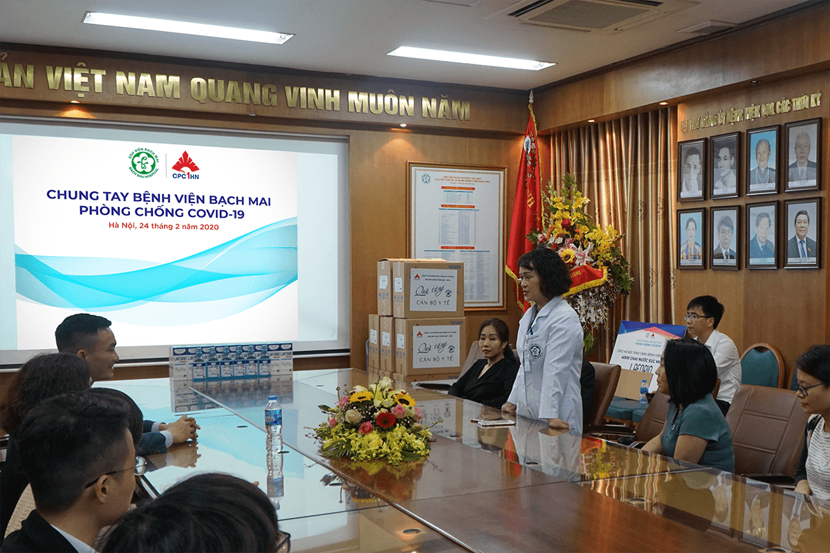 ẤM LÒNG MÙA DỊCH: DƯỢC PHẨM CPC1 HÀ NỘI TẶNG HƠN 7 NGHÌN CHAI LAFORIN - NƯỚC SÚC HỌNG SÁT KHUẨN CHO CÁC BỆNH VIỆN TUYẾN ĐẦU