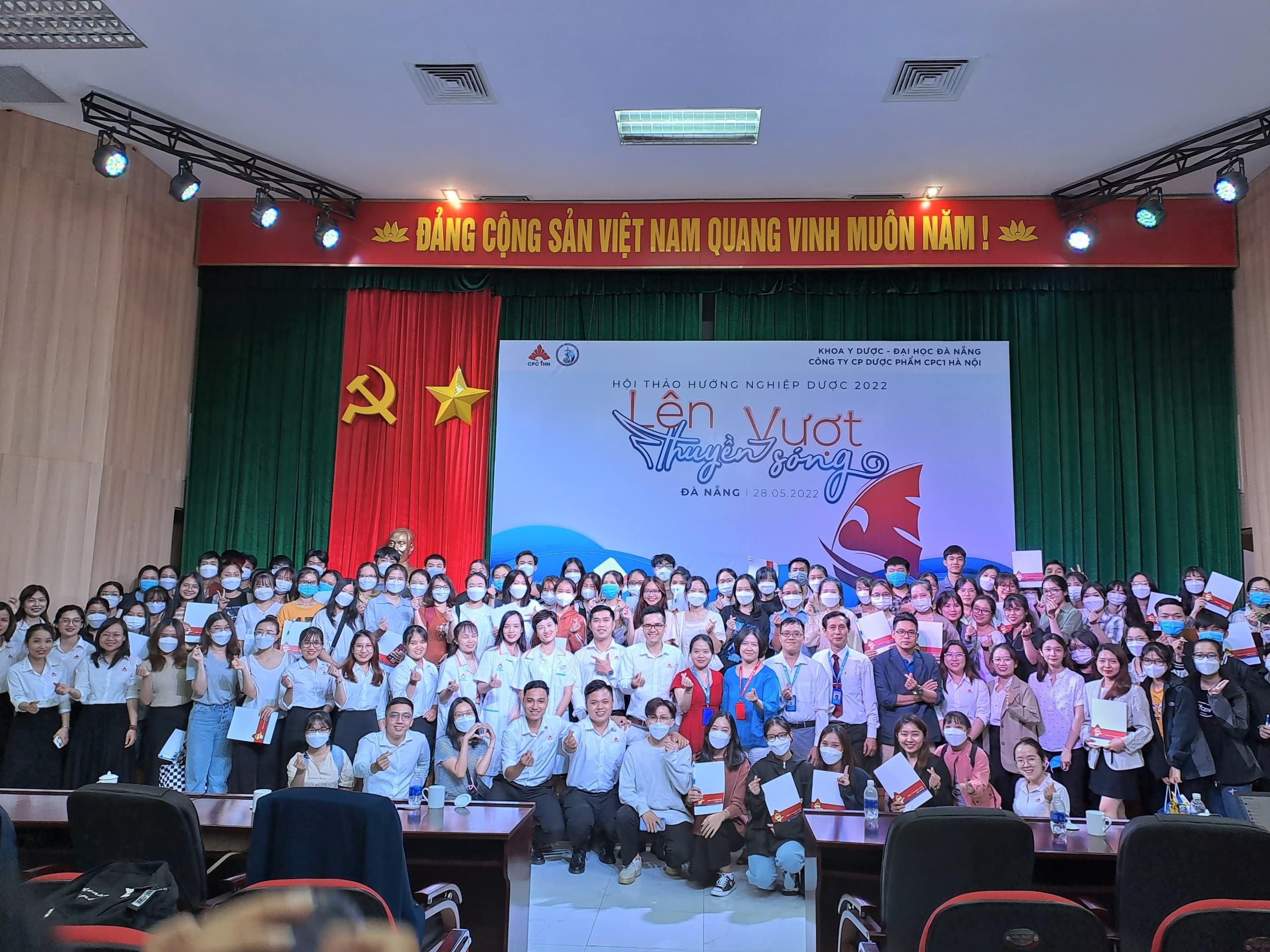 BẾN DỪNG CHÂN MANG TÊN ĐÀ NẴNG CỦA CON THUYỀN HƯỚNG NGHIỆP "LÊN THUYỀN VƯỢT SÓNG" - KHOA Y DƯỢC - ĐẠI HỌC ĐÀ NẴNG NGÀY 28/05/2022