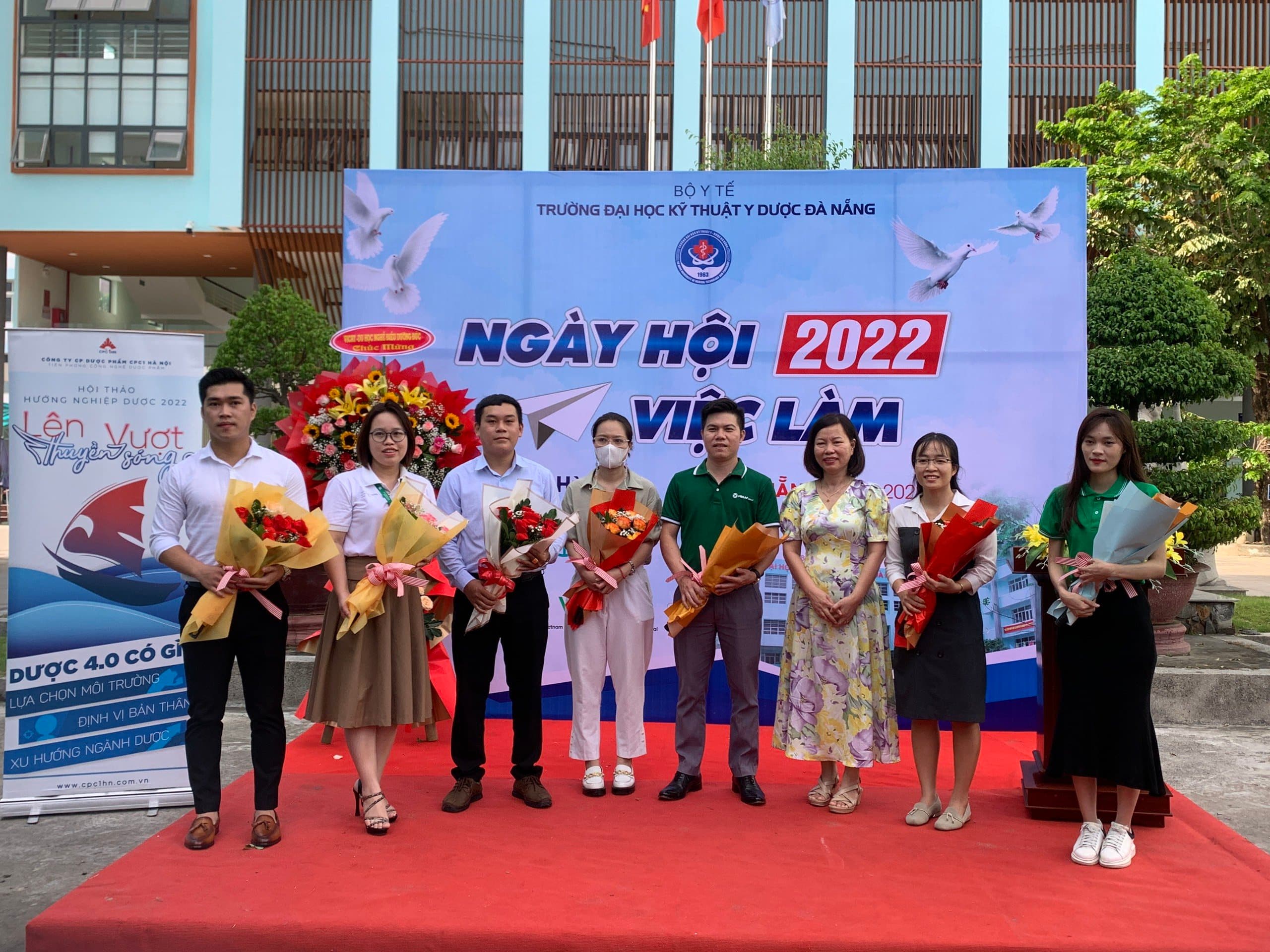 NGÀY HỘI VIỆC LÀM TẠI TRƯỜNG ĐẠI HỌC KĨ THUẬT Y - DƯỢC ĐÀ NẴNG