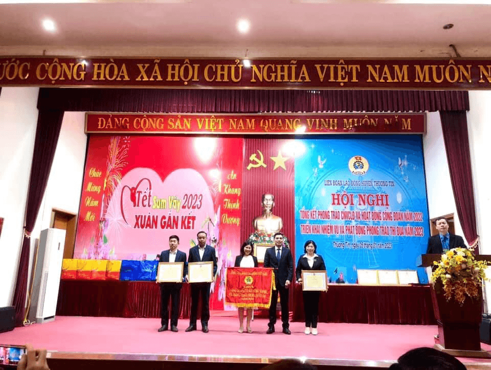 CPC1 HÀ NỘI VINH DỰ ĐÓN TIẾP LIÊN ĐOÀN LĐ TP.HÀ NỘI VÀ LIÊN ĐOÀN LĐ HUYỆN THƯỜNG TÍN ĐẾN THĂM CÔNG TY VÀ TẶNG QUÀ CHÚC TẾT