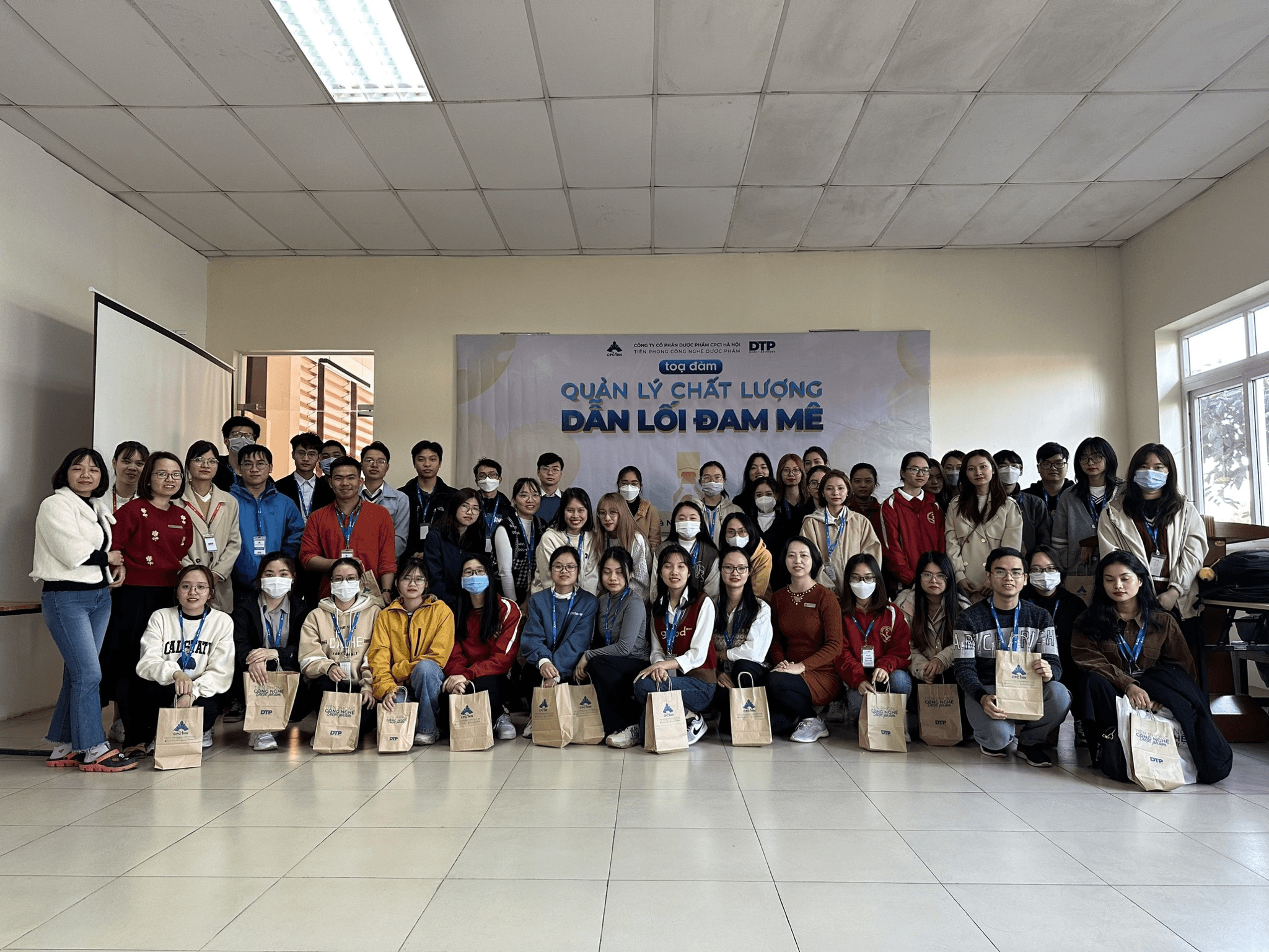 HÀNH TRÌNH "QUẢN LÝ CHẤT LƯỢNG - DẪN LỐI ĐAM MÊ" CỦA SINH VIÊN TRƯỜNG ĐẠI HỌC DƯỢC HÀ NỘI TẠI CPC1 HÀ NỘI