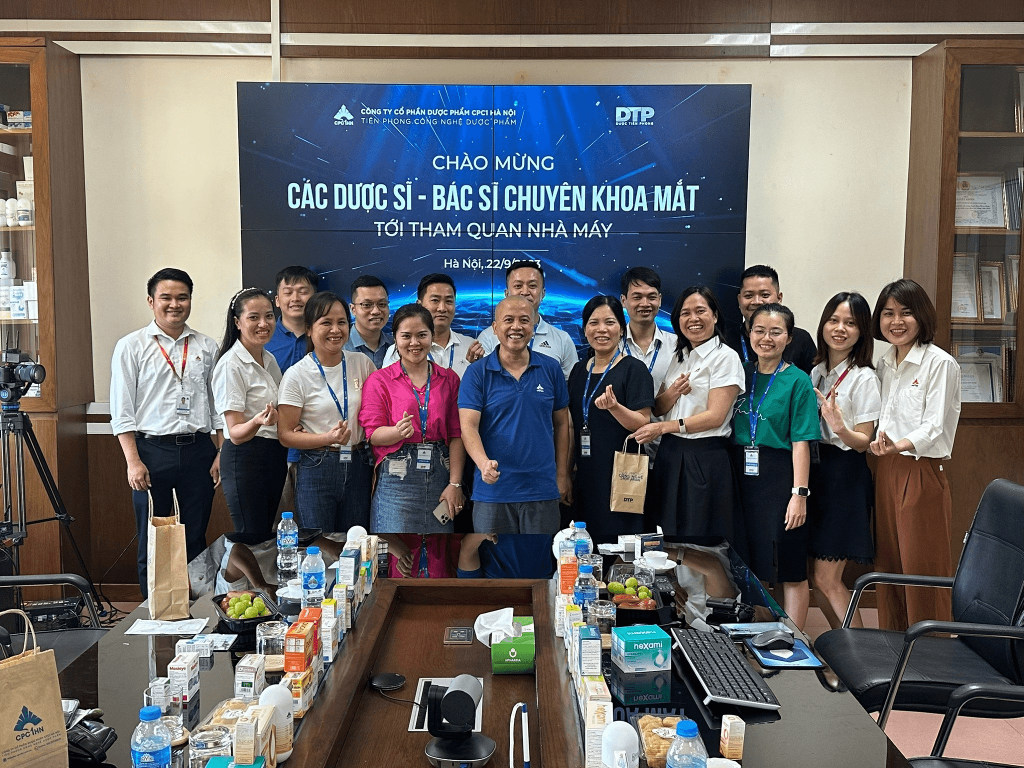 CPC1 HÀ NỘI VINH DỰ ĐÓN TIẾP ĐOÀN DƯỢC SĨ - BÁC SĨ NHÃN KHOA VỀ THĂM CÔNG TY