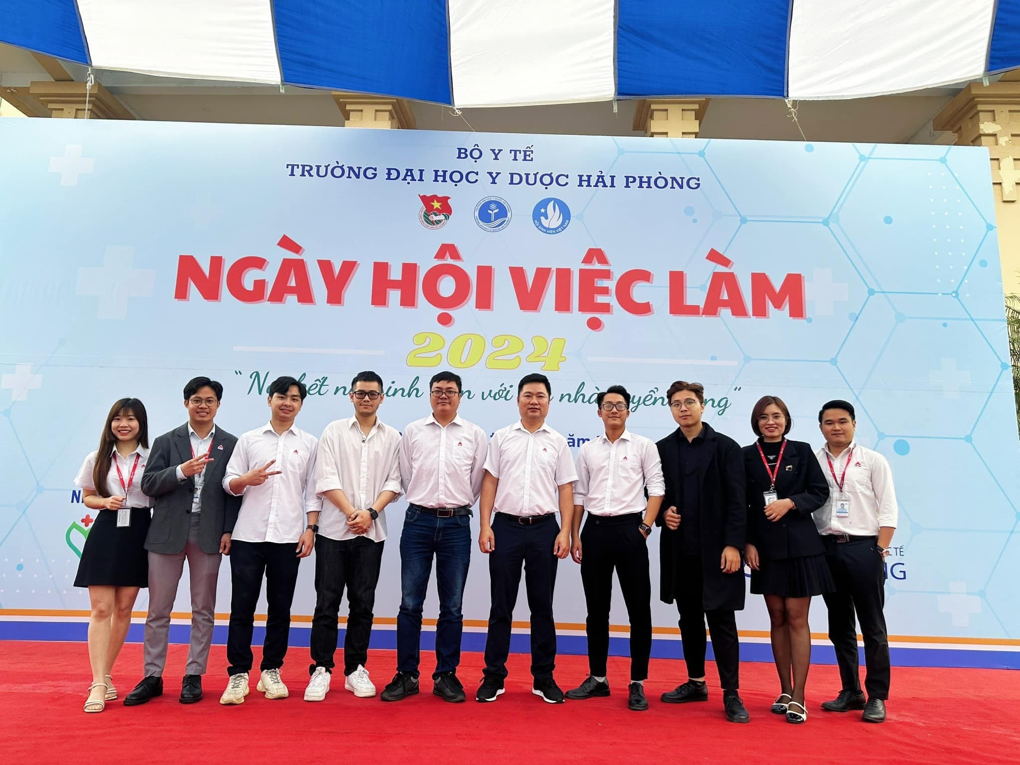 Ngày 10.03.2024 tại trường Đại học Y Dược Hải Phòng đã diễn ra Ngày hội việc làm và buổi Tọa đàm hướng nghiệp dược cho các bạn sinh viên