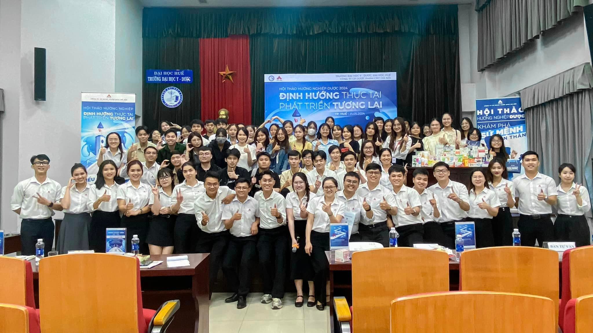 SINH VIÊN DHY - NHỮNG THẾ HỆ TIẾP NỐI TỪ Y DƯỢC HUẾ ĐẾN CPC1 HÀ NỘI