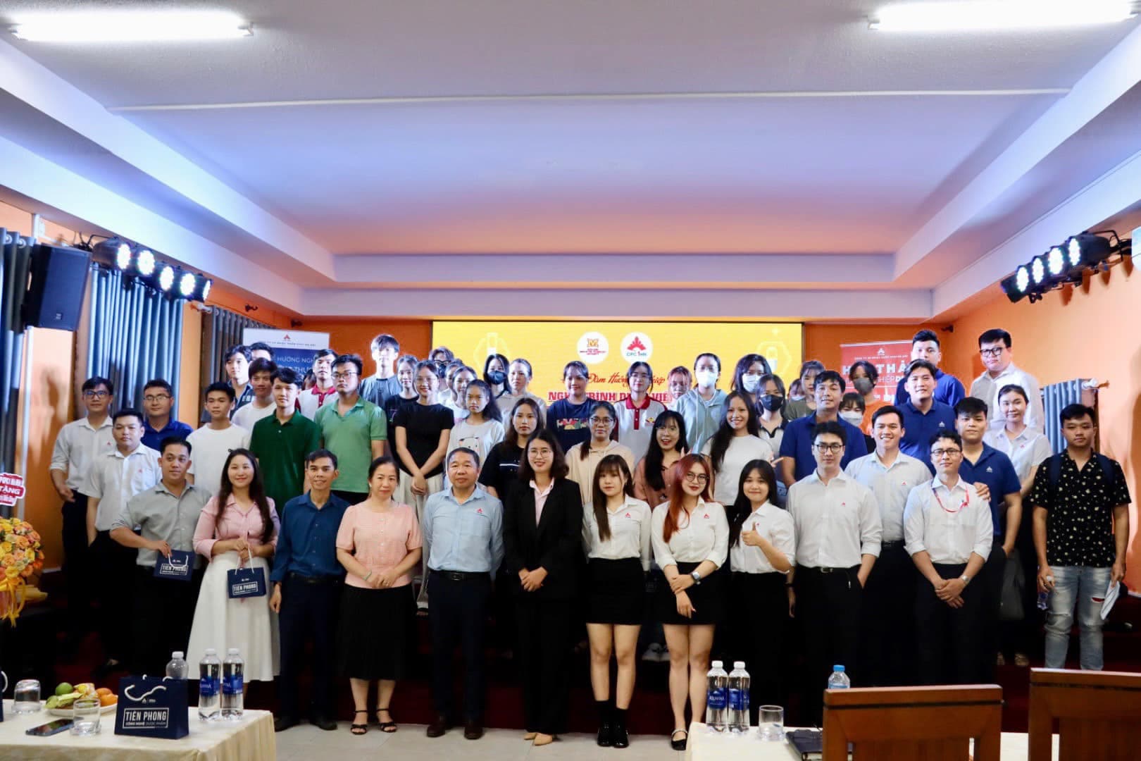 CHUỖI HỘI THẢO HƯỚNG NGHIỆP DƯỢC 2024 TIẾP TỤC HÀNH TRÌNH ƯƠM MẦM TẠI ĐỒNG NAI - AN GIANG