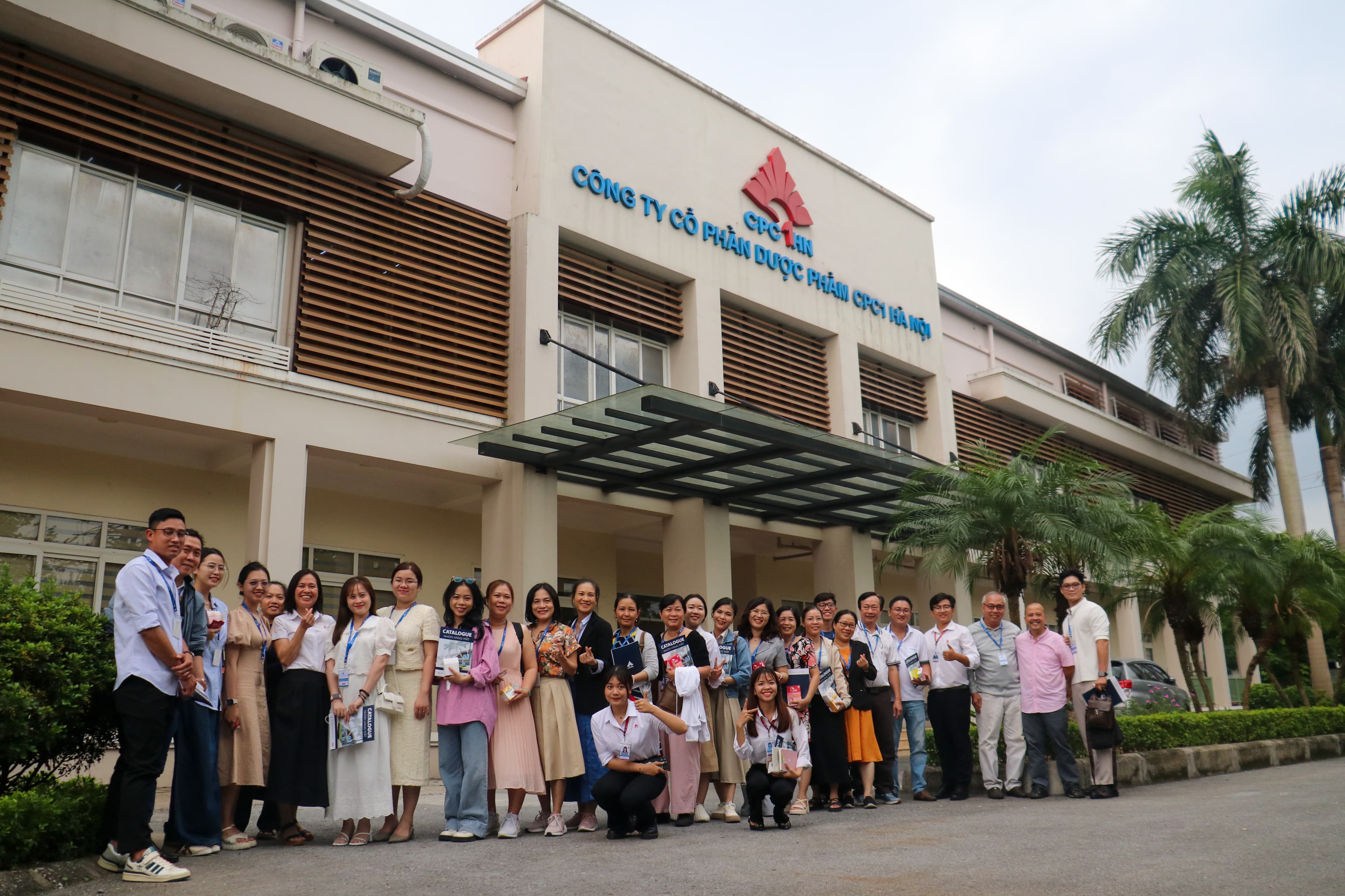 CPC1 HÀ NỘI VINH DỰ ĐÓN CHÀO ĐOÀN BÁC SĨ – DƯỢC SĨ CHUYÊN KHOA MẮT KHU VỰC MIỀN TÂY TỚI THAM QUAN NHÀ MÁY