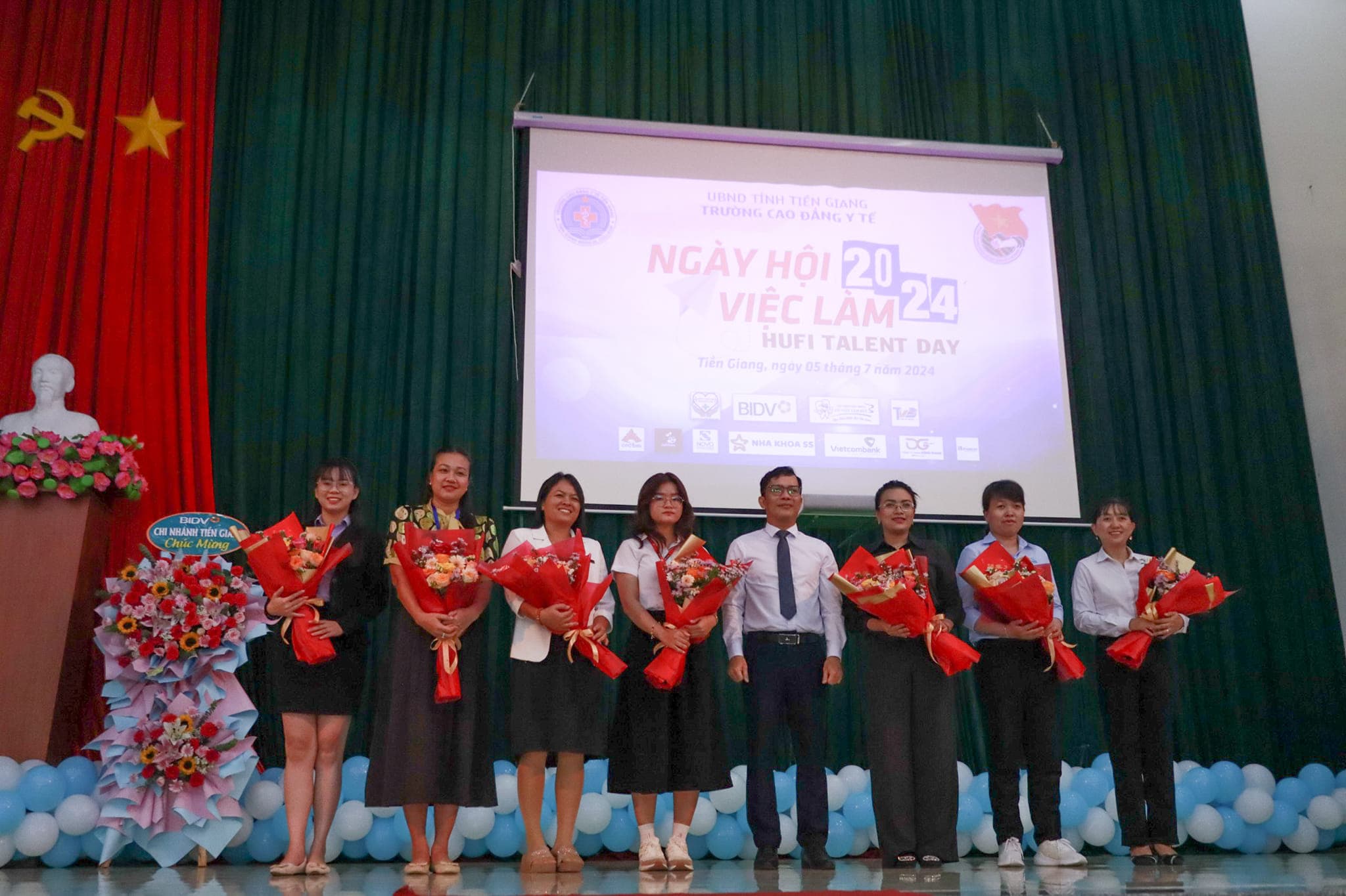 KHỞI ĐỘNG QUÝ 3 - MỞ RA NHIỀU CƠ HỘI VIỆC LÀM CHO SINH VIÊN TẠI NGÀY HỘI VIỆC LÀM TRƯỜNG CAO ĐẲNG Y TẾ TIỀN GIANG