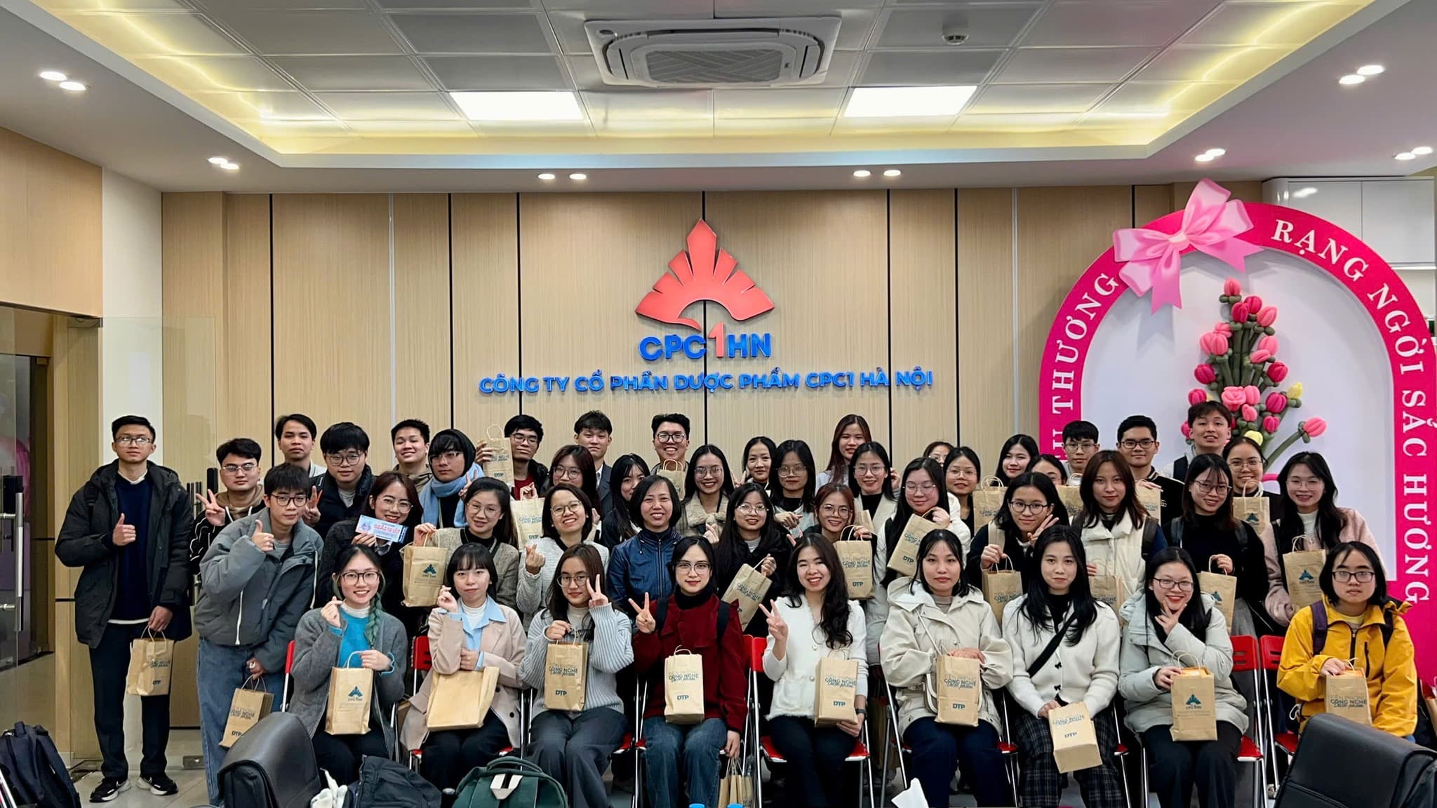 HÀNH TRÌNH "TRẢI NGHIỆM YÊU THƯƠNG - ƯƠM MẦM CHẤT LƯỢNG" CỦA SINH VIÊN TRƯỜNG ĐẠI HỌC DƯỢC HÀ NỘI TẠI CPC1 HÀ NỘI