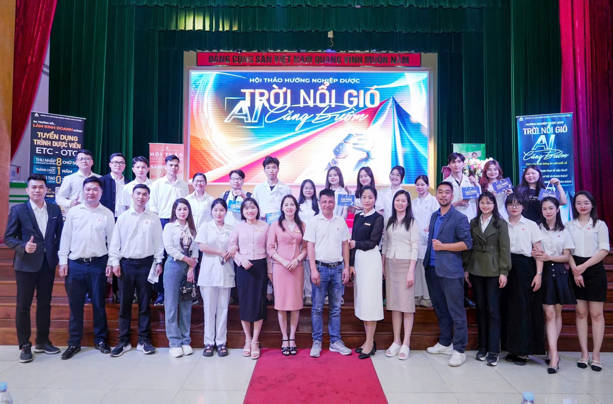 HỘI THẢO HƯỚNG NGHIỆP DƯỢC LẦN THỨ 3 CẬP BẾN TẠI TRƯỜNG CAO ĐẲNG Y DƯỢC PHÚ THỌ: TĂNG CƯỜNG KẾT NỐI NGHỀ NGHIỆP, MỞ RỘNG CƠ HỘI CHO SINH VIÊN