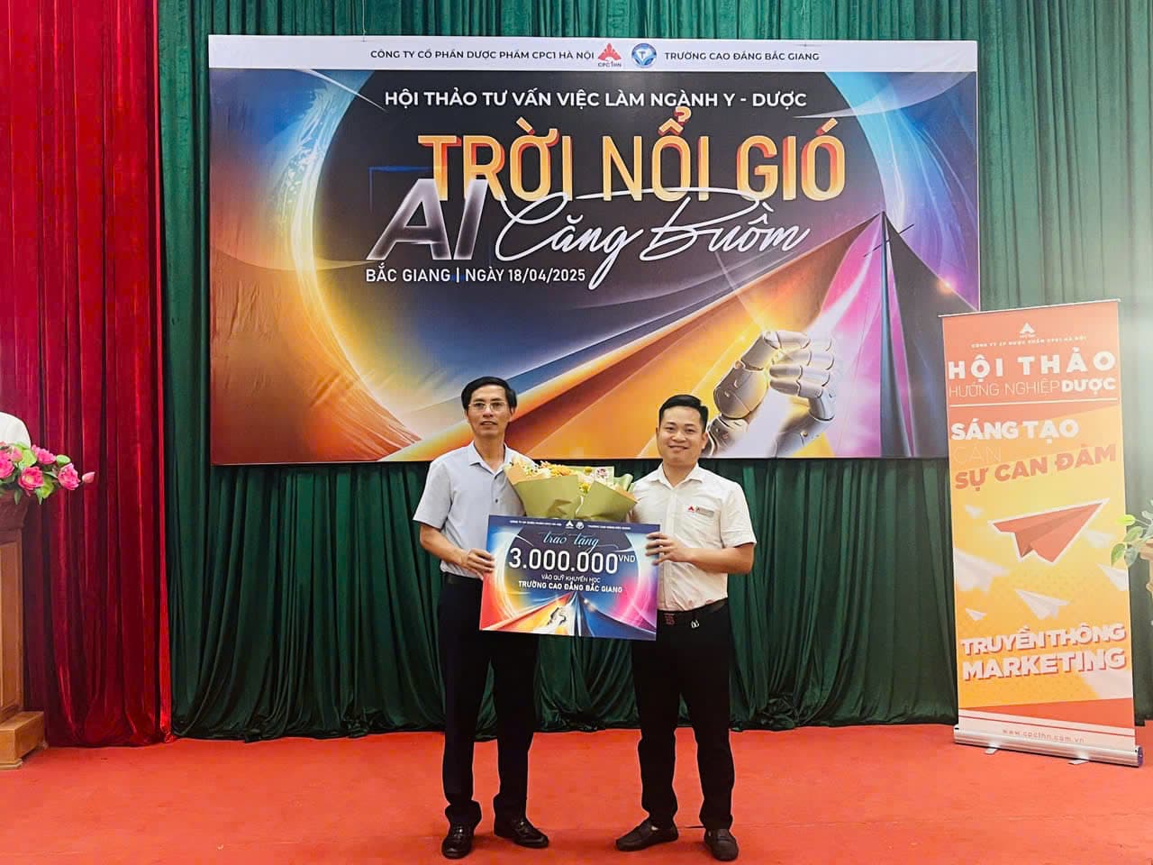 TÁI NGỘ TẠI TRƯỜNG CAO ĐẲNG BẮC GIANG: CPC1 HÀ NỘI TIẾP TỤC TRUYỀN CẢM HỨNG NGHỀ DƯỢC