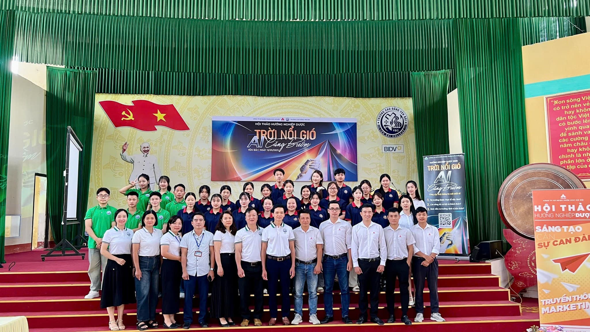 HƠN 200 SINH VIÊN CAO ĐẲNG YÊN BÁI THAM DỰ HỘI THẢO HƯỚNG NGHIỆP – "TRỜI NỔI GIÓ - AI CĂNG BUỒM?"