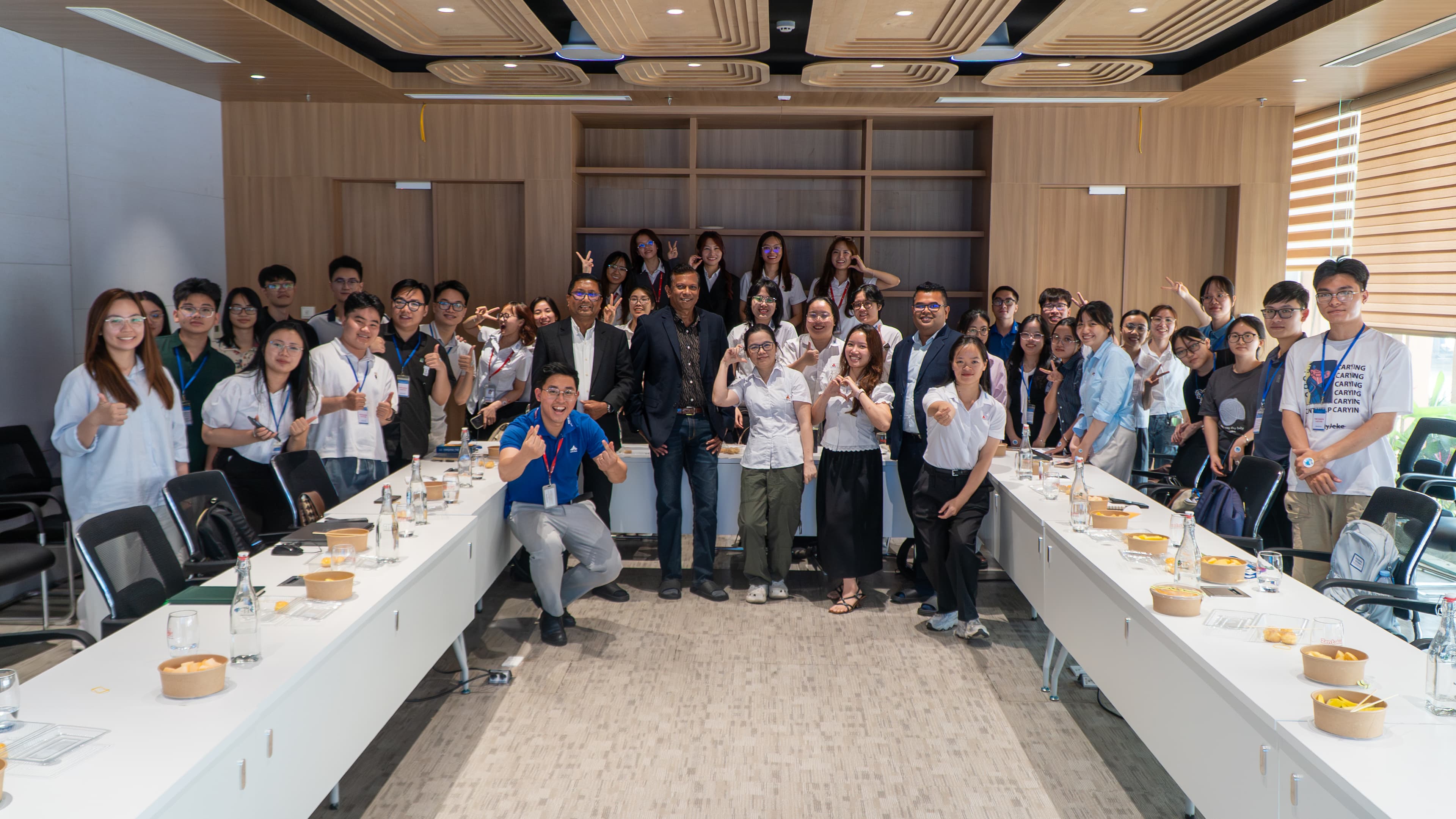 HƯỚNG NGHIỆP DƯỢC 2026 DÀNH CHO SINH VIÊN TRƯỜNG ĐẠI HỌC DƯỢC HÀ NỘI– BẠN SẼ Ở VỊ TRÍ NÀO TRONG HÀNH TRÌNH ĐƯA THUỐC VIỆT RA THẾ GIỚI?