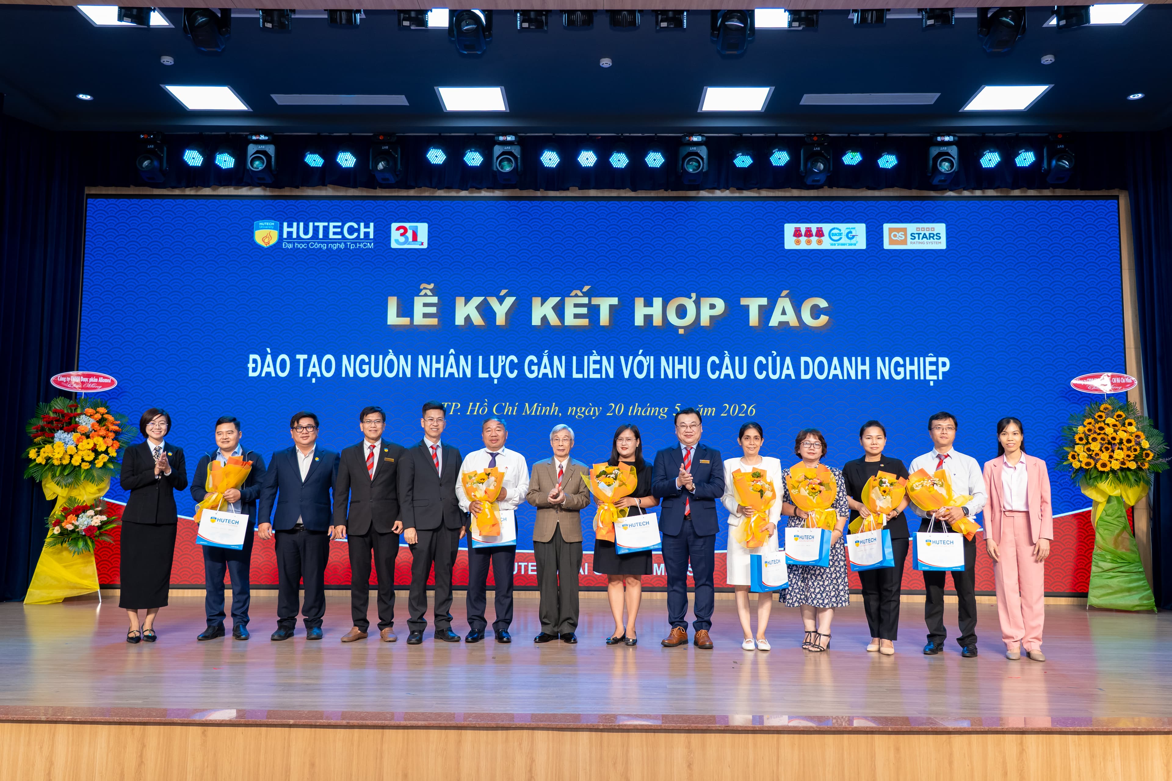 ĐỒNG HÀNH KIẾN TẠO NGUỒN NHÂN LỰC DƯỢC CHẤT LƯỢNG CAO CÙNG LỄ KÝ KẾT HỢP TÁC MOU GIỮA DƯỢC PHẨM CPC1 HÀ NỘI VÀ TRƯỜNG ĐẠI HỌC CÔNG NGHỆ TP. HCM